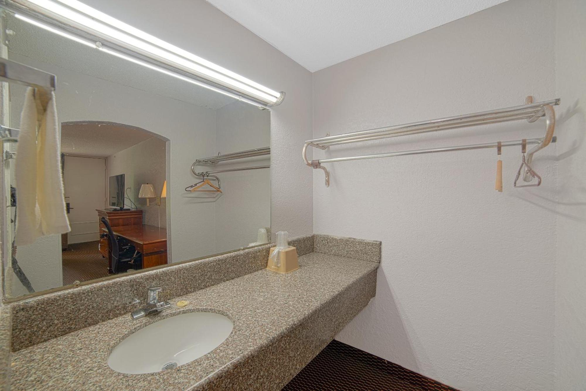 Masters Inn Selma Smithfield I-95 By Oyo Exterior foto
